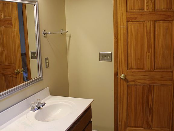 5th image of 142 Almont Ave #1