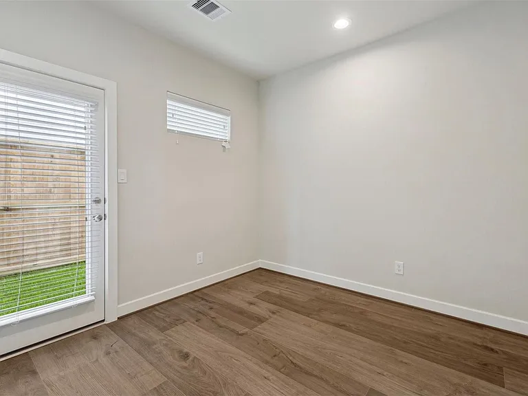 6304 Brighton Oaks Ln — Photo 9