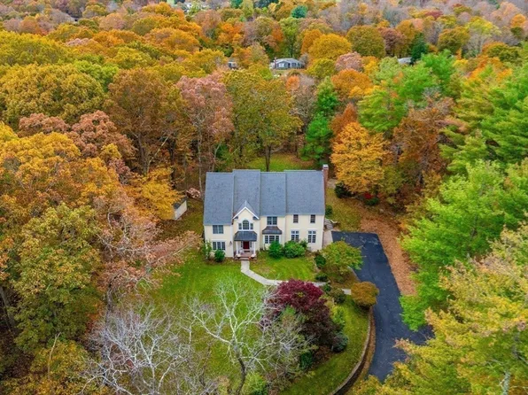 9 Fletcher St, Plainville, MA 02762