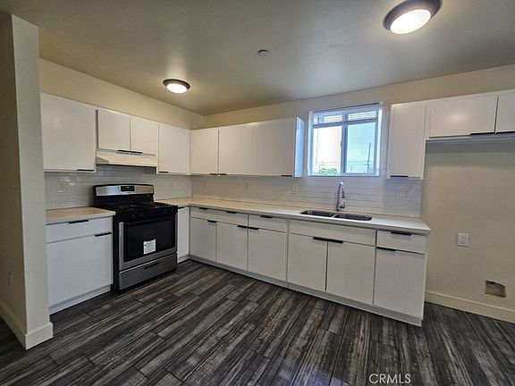 3rd image of 1128 1/2 E 28th St