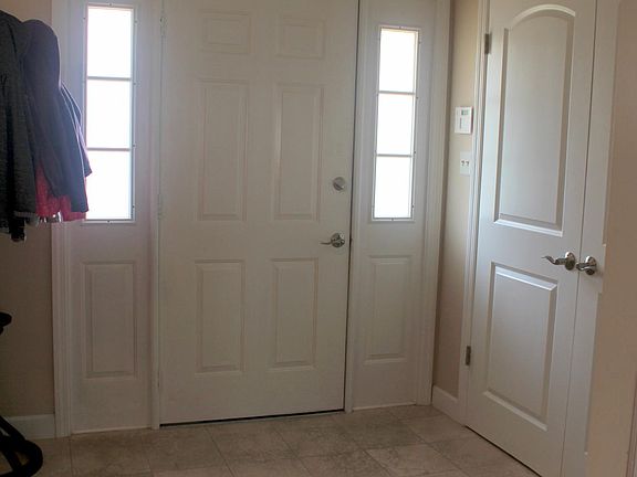 4th image of 33 Diane Dr