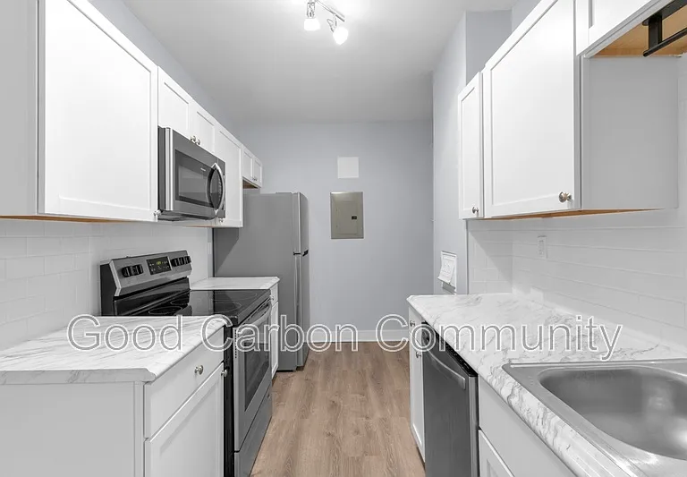 2805 Main St #2 — Photo 2