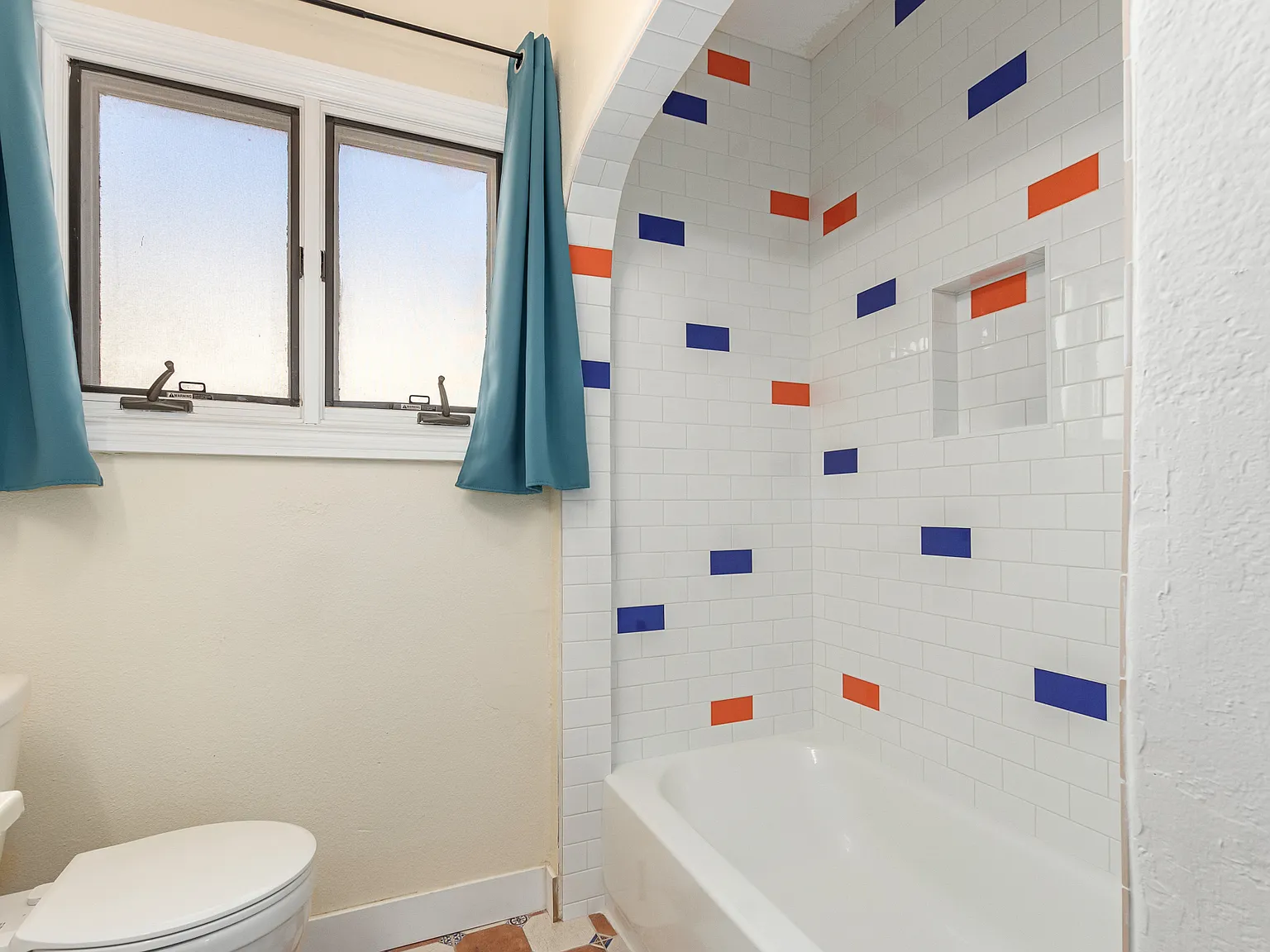 2 bed, 1078 sqft, $2,300 — Photo 3