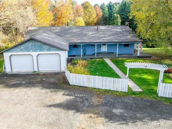 17 Hilltop Ln, Fulton, NY 13069
