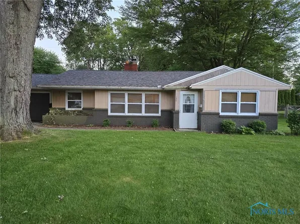 130 Woodside Dr, Swanton, OH 43558