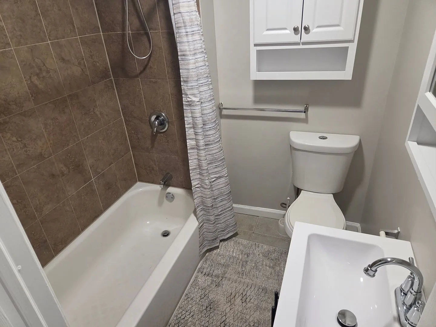 3 Bedroom 1 1/2 bath townhouse — Photo 2