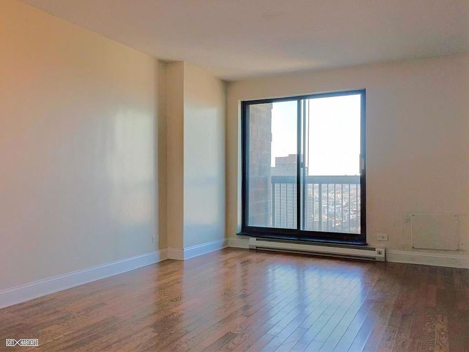 1st image of 1990 Lexington Ave APT 26G