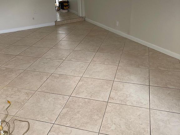 3rd image of 2300 NE 5th Ave #3