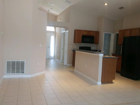 3rd image of 132 Vine Dr