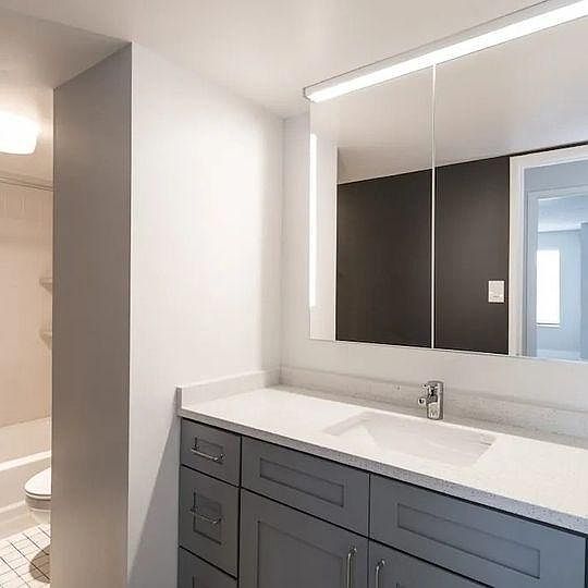 1st image of 626 E Woodland Park #403