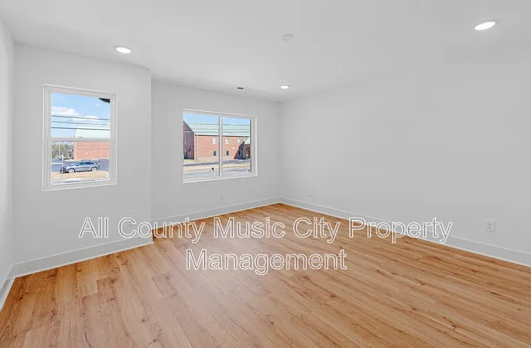 204B Alta Loma Rd — Photo 7