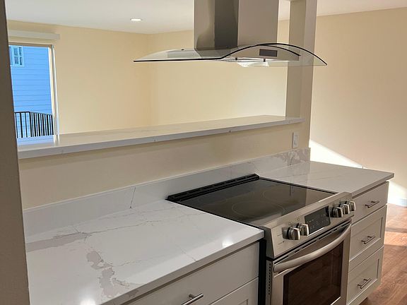 5th image of 11012 NE 68th St APT 523