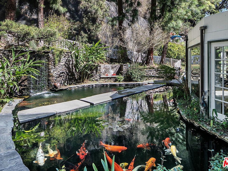 2nd image of 1444 N Forest Knoll Dr
