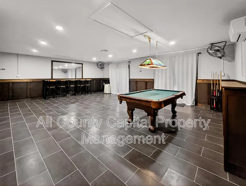 5 bed, 4.0 bath, 4372 sqft, $3,500 — Photo 2