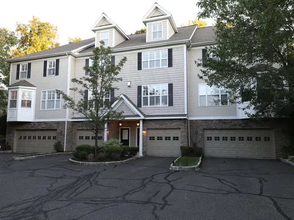 70 Woodcrest Lane #70, Danbury, CT 06810