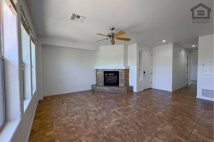 10260 E White Feather Ln #2015 — Photo 7