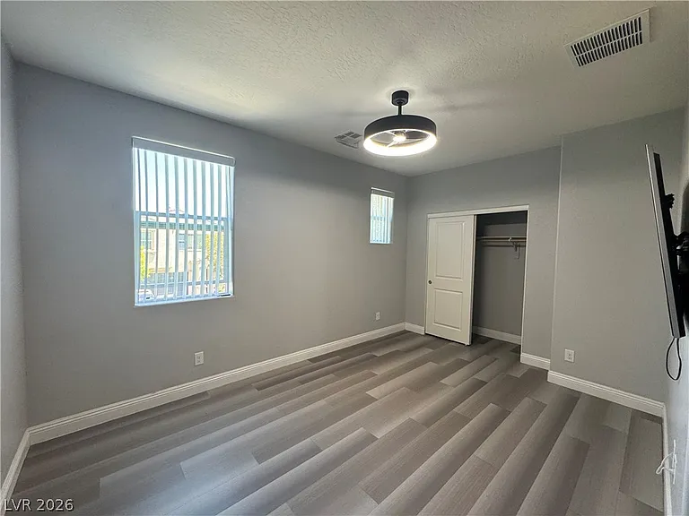 5027 Breaking Dawn Ct — Photo 19