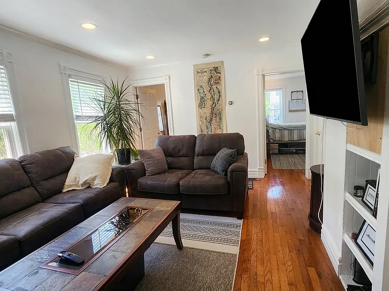 18 Russell St #1 — Photo 7