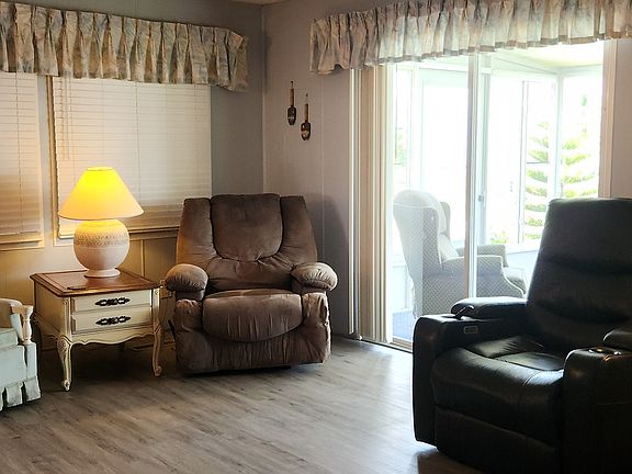 3rd image of 3121 Joline Dr #141