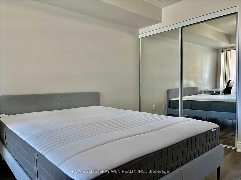 909 Bay St #811 — Photo 7