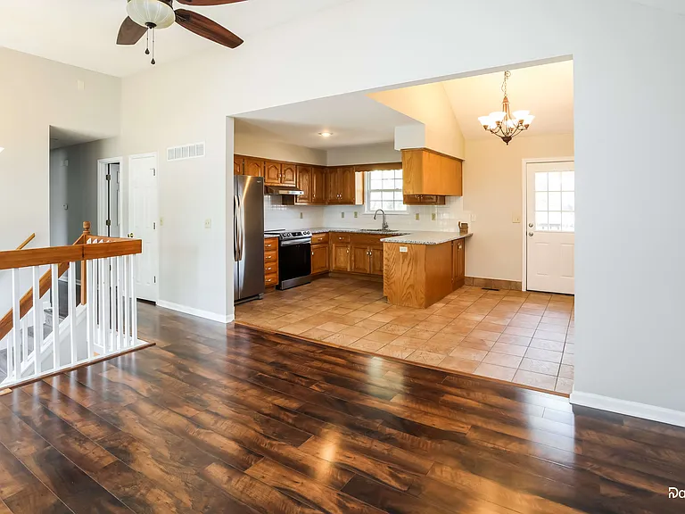 1710 Stasi Ave — Photo 4