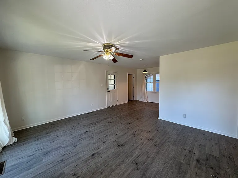 20 Lenora Dr — Photo 3