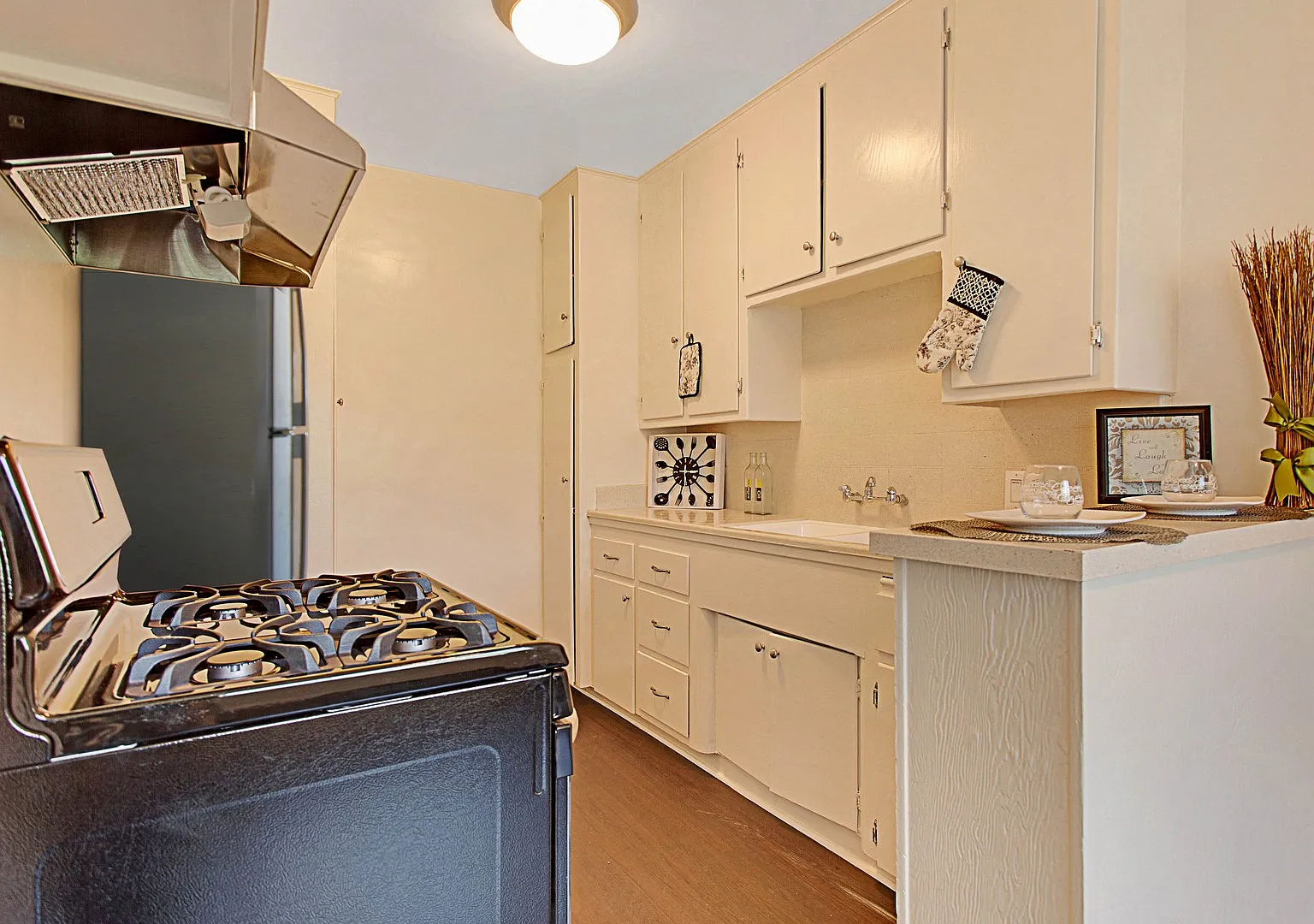Hazeltine Apartments — Photo 1