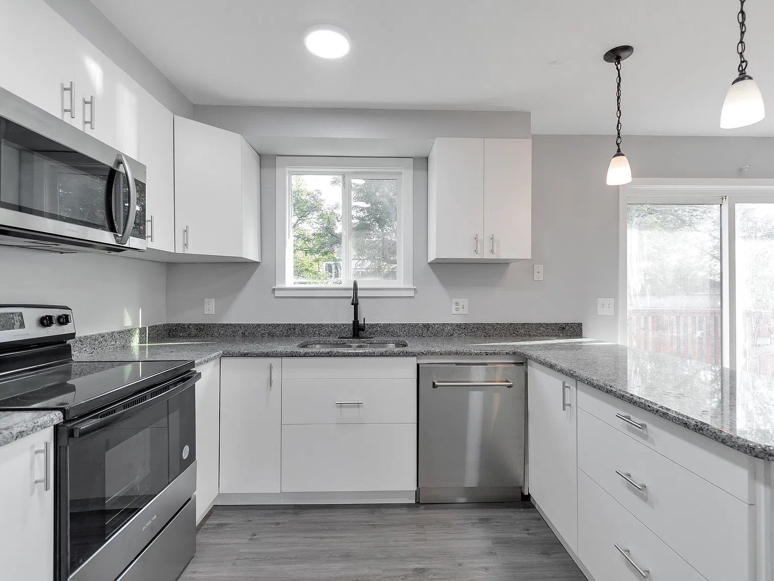 2 bed, 1041 sqft, $1,700 — Photo 4