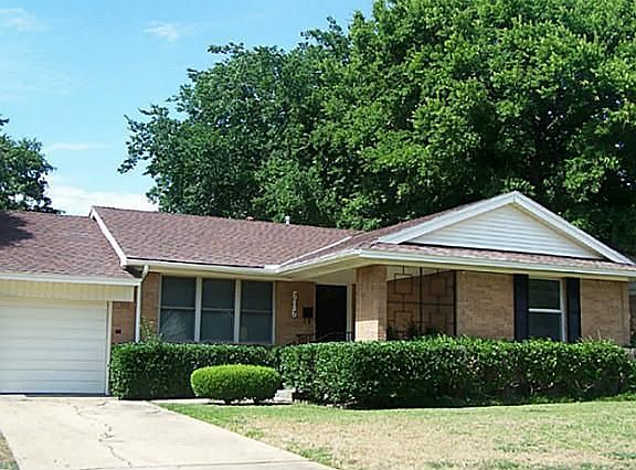 2nd image of 616 Lockwood Dr