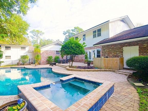 4th image of 10017 Lake Lamar Ct