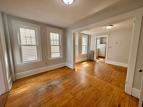3rd image of 278 Woodford St APT 4