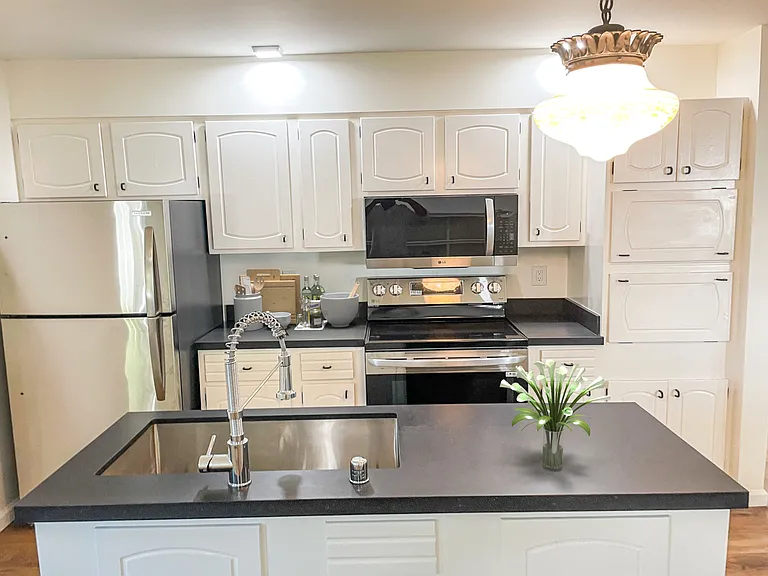 1206A Oak St #A — Photo 6