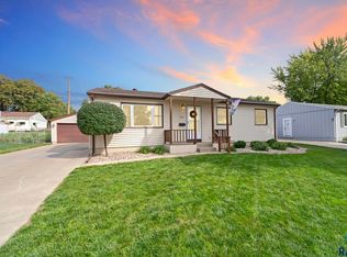 1704 S Bahnson Ave, Sioux Falls, SD 57103