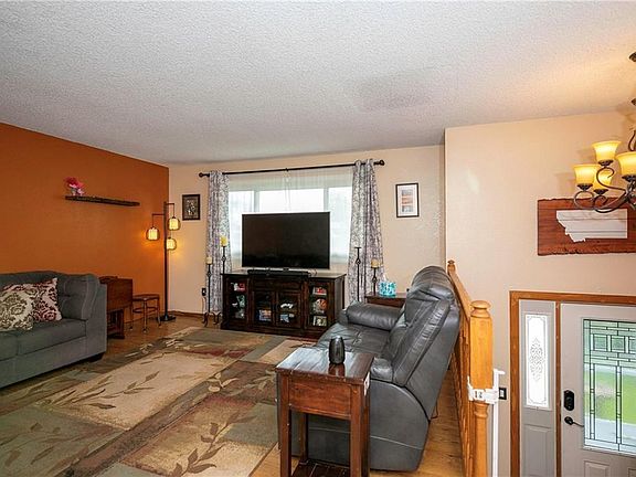 3rd image of 3545 Fleetwood Cir