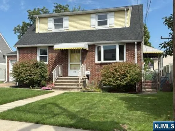218 Pandolfi Ave, Secaucus, NJ 07094