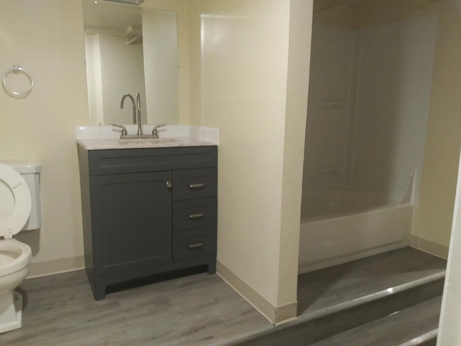 2 bed, 1000 sqft, $1,800 — Photo 4