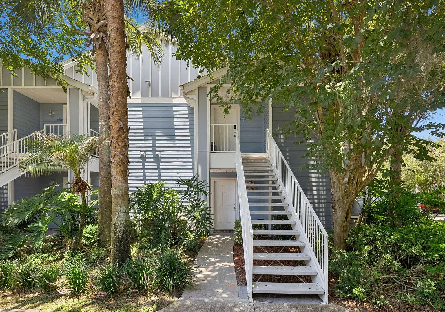 Gorgeous Upgraded 2/1 Condo ~ Gated Waterfront Lake Mary Community ~ Must See! — Photo 3