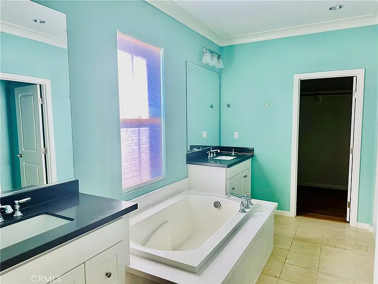 102 Chestnut Grv — Photo 15
