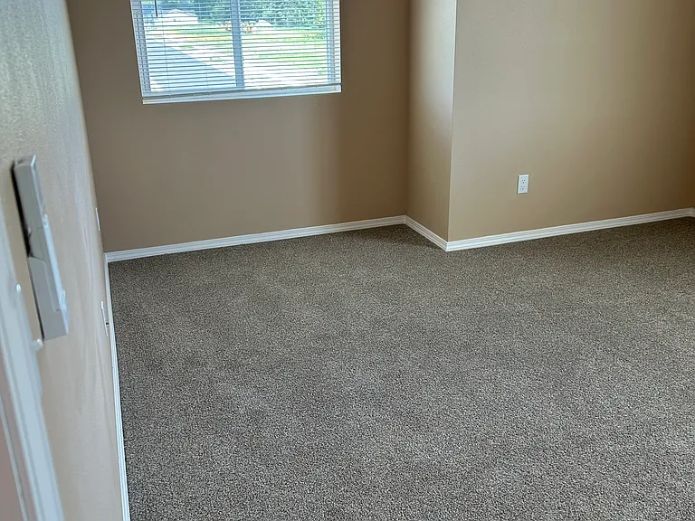 Samuelson Place Apartments — Photo 37
