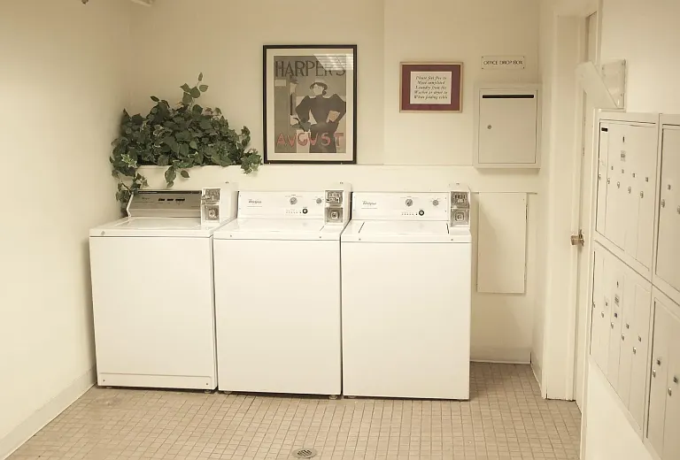 Park Lane Apartments — Photo 13