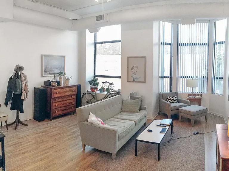 837 N Milwaukee Ave #202 — Photo 1