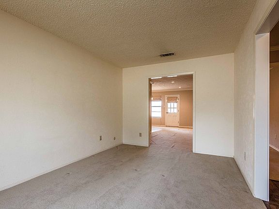 4th image of 908 Kristin Ct