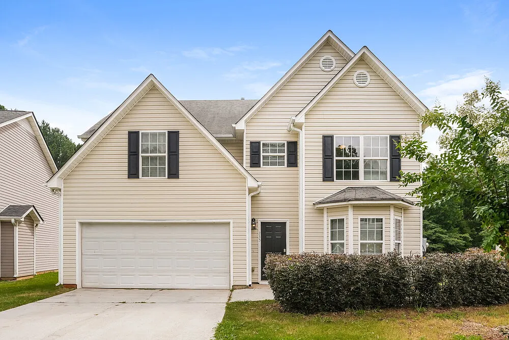 4 bed, 2.5 bath, 2032 sqft, $2,035 — Photo 1