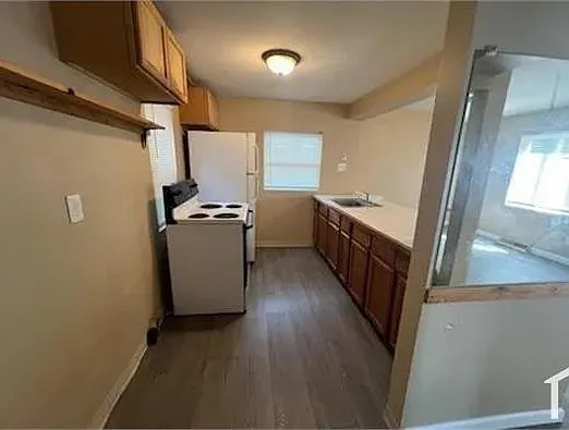 3 bed, 1200 sqft, $1,300 — Photo 2