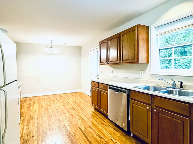 586 Hampton Way #1 — Photo 9