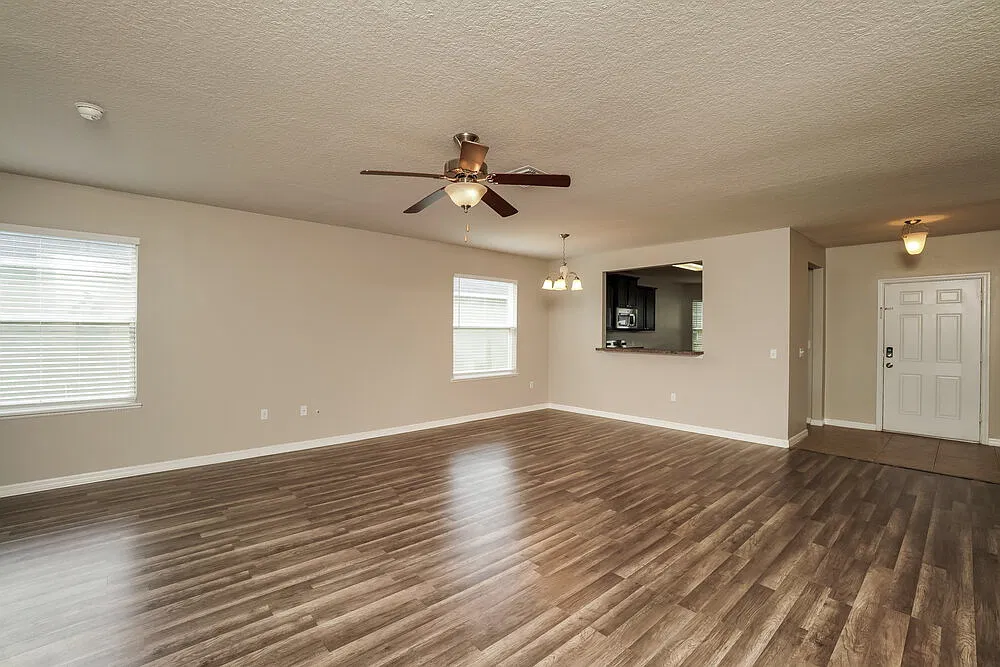 3 bed, 2.0 bath, 1764 sqft, $2,265 — Photo 3