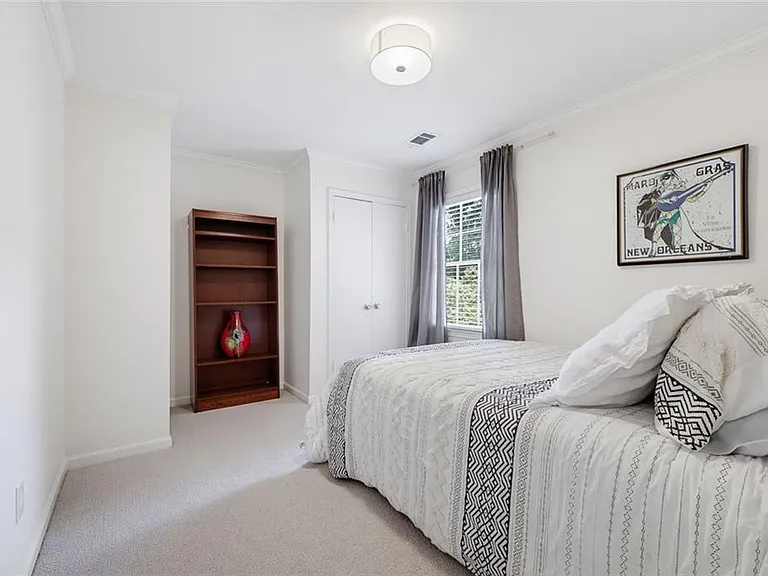 4966 Cambridge Dr — Photo 18