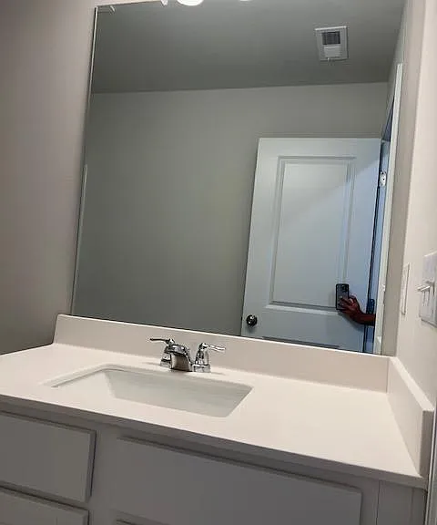 Common Bath in upstairs