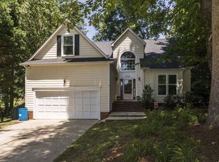 2008 Warwickshire Dr, Greensboro, NC 27455