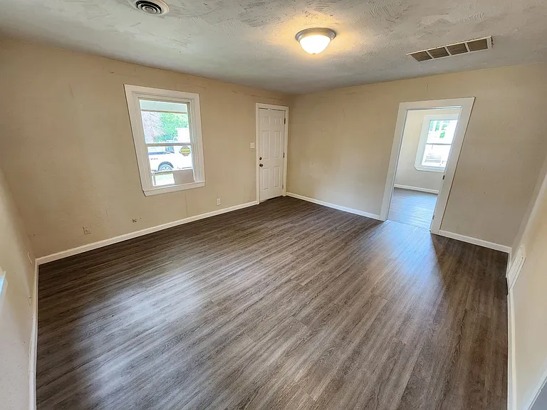 2345 N Prospect Ave — Photo 4